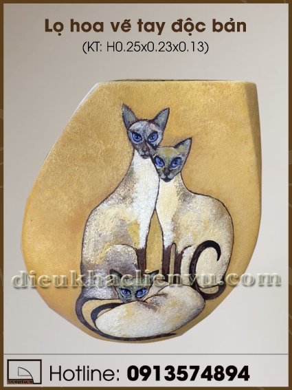 Lọ hoa vẽ tay độc bản